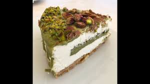 Gli ingredienti di questa ricetta sono pochi e semplici. Ricetta Della Cheesecake Al Pistacchio Triangolo Lacco Ameno By Voraci In Sud Youtube
