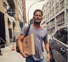 Тильман валентин (тиль) швайгер (нем. Hamburg In Begehrter Hamburger Lage Til Schweiger Eroffnet Pizza Restaurant Mopo De