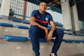 Capturing the spirit of the modern england team, representative of all people, the 2020 nike collection employs the use of bespoke graphic prints that depict they included young players from the football beyond borders program, jawahir roble, the nation's first female muslim football referee; Nike Football 2020 European National Jerseys Hypebeast
