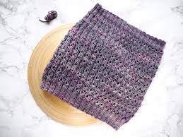 Ihren loop stricken sie nun mit dem fallmaschenmuster so lange, wie sie einen schlauchschal sie werden sehen, das stricken eines loops geht so schnell, dass sie sich für jede jahreszeit ein. Kombi Strickanleitung Kathe Cowl Und Lina Loop Caros Fummeley