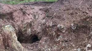 Beton, seneler içinde doğal yollarla oluşmuş faleze yapay bir şelale yapılmacı amacını taşıyor. Yeralti Sehrinin Girisini Buldum Dogal Mi Yapay Mi Youtube