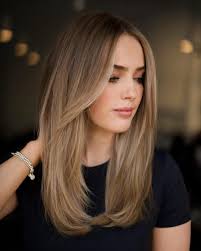 natural soft colors + blowout styles = chefs kiss for this fall 🍁🍂☕️🤌🏼  @ergostylingtools I swear has the best round brushes!!! #denverhair  #denverhairstylist #fallhair #fallhaircolor #bronde #denverhairsalon  #beforeandafterhair #blondebalayage ...