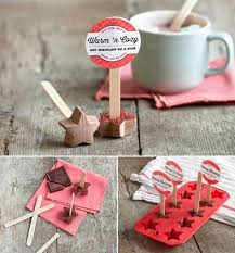 Sucette Au Chocolat Faite Maison A Plonger Dans La Tasse De Chocolat Chaud Sucette Chocolat Chocolats Faits Maison Tasses De Chocolat