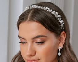Floral Bridal Tiara, Clay Flower Wedding Headpiece, Elegant Boho Wedding  Crown, Minimalist Bride Hair Accessory, Flower Wedding Tiara G013