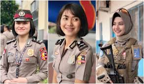 Zeena ali akan menjadi polisi perempuan muslim pertama yang kenakan hijam. 5 Fakta Di Balik Rambut Pendek Hingga Makeup Polwan Yang Cantik Kepoin Yuk