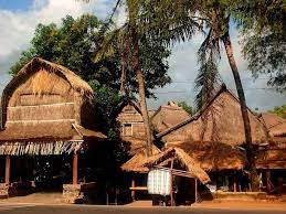 Selain dikenal memiliki eksotisme alam yang luar biasa, daerah tersebut juga memiliki banyak sekali keanekaragaman budaya dan kesenian daerah. Rumah Bale Salah Satu Kekayaan Arsitektur Nusa Tenggara Barat
