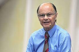 No dado al vino , no pendenciero, no codicioso de ganancias deshonestas, sino amable. Entrevista Con El Obispo Edir Macedo Carlos Jose 2881