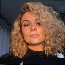 Angela Frew's Instagram, Twitter & Facebook