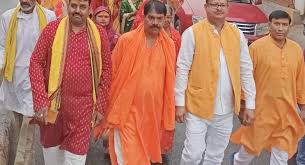 मानगो दाईगुट्टू के प्राचीन शिव मंदिर में नर्मदेश्वर शिवलिंग की होगी प्राण  प्रतिष्ठा .... हजारों महिलाओं ने कलश यात्रा कर किया कार्यक्रम का ...