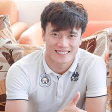 Đặc biệt có một khoảnh khắc của bùi tiến dũng, đứng trầm ngâm suy tư mà trông lại đẹp trai đến lạ. ChÆ°a Ká»‹p Cong Khai Háº¹n Ho Bui Tiáº¿n DÅ©ng Ä'a Chia Tay Thanh Meo Con PhÅ©