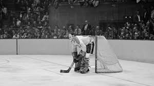 Entwickelt mit materialien, die den pads flexibilität und beweglichkeit im tor verleihen. Gesichtsmaske Im Eishockey Schutz Vor Dem Fliegenden Puck Archiv