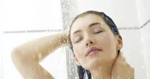 Hot water bath vs. cold water bath -- Which is healthier? |  TheHealthSite.com