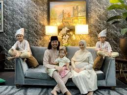 Here you can download any video even jep sepahtu dan sari yanti from youtube, vk.com, facebook, instagram, and many other sites for free. Tahniah Sari Yanti Dan Jep Sepahtu Selamat Timang Cahaya Mata Lelaki Nota Kata