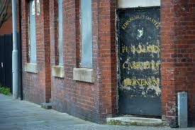Das schloss steht auf dem leicht zu verteidigenden basaltkegel eines erloschenen vulkans. Historic Ancoats Pub The Edinburgh Castle Is Reopening Manchester Evening News