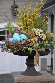 Zu Ostern Heim Und Garten Fantasievoll Dekorieren Osterdeko Fruhlingsdekoration Fruhlings Dekoration