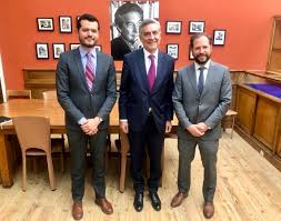 Le service économique régional (ser) de mexico est compétent pour le mexique, les 7 pays de l'isthme centraméricain (belize, guatemala, honduras, el salvador, nicaragua, costa rica, panama) et pour les caraïbes. Ambassade Du Mexique On Twitter Le Ministre Conseiller A L Embamexfra Rpintado A Tenu Une Rencontre Avec Le Senateur Cristobalariaso President De La Commission De L Interieur Au Senat Pour Discuter De L Etat Actuel