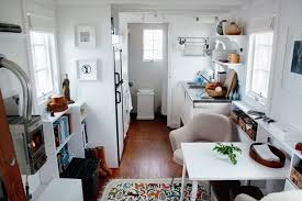 Karavan Modeli Ic Genel Gorunum Modeller Dekorasyon Tiny House Interior Tiny House Design Portable House