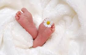 My newborn would only sleep on my chest for the first month. 10 Practical Gifts For Newborn Babies In India I Want That Momma