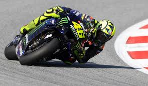 Insbesondere den beiden aufsteigern marini und bastianini schenkt er 2021 große aufmerksamkeit. Motogp Horrorcrash Valentino Rossi Kommt Mit Dem Schrecken Davon