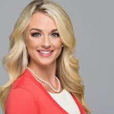 Sara Fox's Instagram, Twitter & Facebook