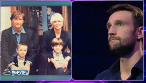 Nei momenti importanti della mia vita, e non lo dico con cattiveria, lui non c'è stato, ci sono stati mia. Agi5y0azom7e1m