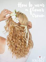 2 Ways To Wear A Flower Crown Hair Romance Curly Hair Styles Flower Crown Hairstyle Curly Hair Styles Naturally