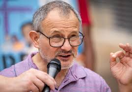 Acacia Cliffs residents, community gather to protest zoning changes