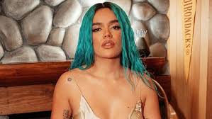 Karol G publica una candente foto sin sostén