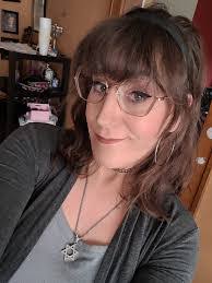 Sheila Lash's Instagram, Twitter & Facebook