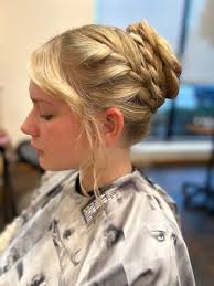 Hairstylist in Grand Blanc area with prom appointments
