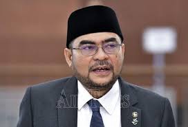 Menteri di jabatan perdana menteri, datuk dr mujahid yusof rawa, hari ini, memohon maaf dan menarik semula kenyataan yang kurang sesuai yang dibuat ketika sidang media selepas pertemuan dengan wakil transgender, nisha ayub pada jumaat lalu. Datuk Seri Dr Mujahid Yusof Rawa Air Times News Network