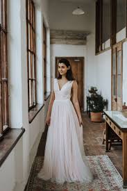 Check spelling or type a new query. Dein Einzigartiges Brautkleid Nach Mass Handgefertigt Aus Feinsten Stoffen Und Zarten Spitzen Lass Dich Von Meiner Brau Wedding Dresses Bridal Formal Dresses