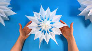 Dieser stern ist identisch dem stern aus butterbrottüten, allerdings habe ich für ihn dünnes papier hergenommen und die tüten selbst gebastelt. Sterne Basteln Mit Papier Butterbrottuten Zu Weihnachten Diy Weihnachtssterne Falten Weihnachtsdeko Youtube