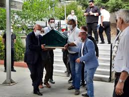 Ünlü sanatçı seyfi dursunoğlu son 3 günü yoğun bakım olmak üzere 15 gündür hastanede tedavi altındaydı. Seyfi Dursunoglu Son Yolculuguna Ugurlandi Kultur Sanat Haberleri
