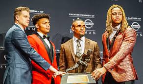 Appearances on leaderboards, awards, and honors. Justin Fields Bio Net Worth Current Team Contract Salary Transfer Affair Girlfriend Age Facts Wiki Family Height Weight Nfl Parents Wikiodin Com