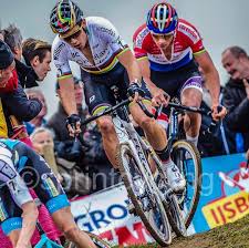Mathieu van der poel fiets. Wout Van Aert And Mathieu Van Der Poel During The Cx Trophy Hotondcross 2017 Bettiniphoto Ciclocross Ciclista