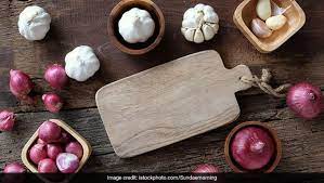 Mint in a medium bowl to form a paste. 3 Best Hacks To Peel Onion Ginger And Garlic That Will Make Cooking Easier Video Inside Ndtv Food