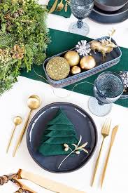 Once you take this gorgeous napkin to your hands, you start using it during your every mealtime! Green Linen Cloth Napkins Set Of 6 Linen Napkins For Modern Etsy Christmas Table Christmas Table Settings Green Table Runner