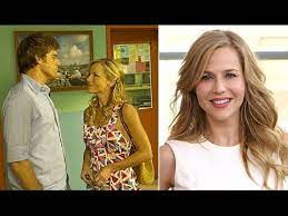 Benz played rita bennett, the wife of serial killer dexter morgan (michael c. Dexter S Onscreen Wife Julie Benz Talks Series Finale Popsugar Interview Youtube