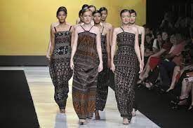 Tanpa adanya desain baju, mode seolah hambar. Batik Tenun Indonesia Bakal Jadi Kiblat Busana Etnik Dunia Portal Berita Bisnis Wisata
