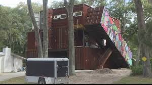 Nova deko modular home solutions builds modular homes inspired by shipping containers.with a wide variety of designs and the cheapest prefab unit on our list, nova deko seems to have a great product line. Florida Man Builds Home From Shipping Containers Firstcoastnews Com