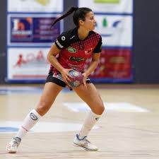 Desta forma, tal como na época 2018/19 , o emblema da cidade invicta obteve mais uma dobradinha , juntando campeonato e taça. Clermont Subiu A Segunda Divisao Feminina De Andebol Cristiana Morgado Uma Atleta Completa Ao Servico Do Coletivo Lusojornal