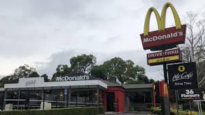 A melbourne couple have sparked a covid scare in queensland after the pair escaped lockdown and. Coxveqirrwilbm