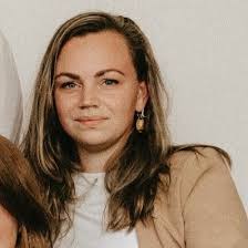 EVEN VOORSTELLEN 👋🏼 Hey, Mijn naam is Coby Bakker-Oost. Getrouwd met Albert  Bakker en twee pareltjes (Marko 3 jaar en Rosalie 1 jaar) rijker. ❤️ Mijn  ouders zijn in 2018 ut Kuukediefien