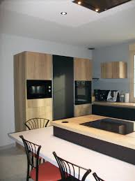 Cuisine moderne bois et gris. Cuisine Fermee De Style Moderne Bois Noir Gris Beige Par Jean Marie Fonteneau Raison Home