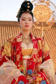 I Love Watching Curse Of The Golden Flower Just To See The Beautiful Costumes Jewelry Makeup And Settings Gong Li Beautiful Costumes Chinese Beauty