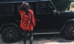 Kylie Jenner S Unmissable Velvet Wrapped 2015 Mercedes Benz G Class G63 Amg Is Kylie Jenner Car Kylie Jenner G Wagon