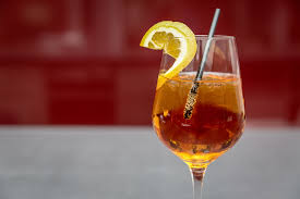 Sgroppino, de cocktail met citroen sorbet, wodka en prosecco, na de spritz aperol en hugo de nieuwste rage uit italie. 10 Beste Prosecco Cocktails Jetzt Prosecco Gewinnen Wustenrot Mein Leben