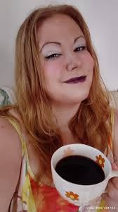 Good early afternoon 🌸🌿 Keeping summer alive as long as possible! I don't  want to deny that I'm looking forward to Halloween, too 🍂☕