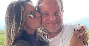 Paloma tocci, 34, divide a bancada do jornal da band com ricardo boechat e felipe maricondi, 29, administra vídeo: Paloma Tocci Comemora Um Ano De Namoro Com Rubens Barrichello E Contando Donna